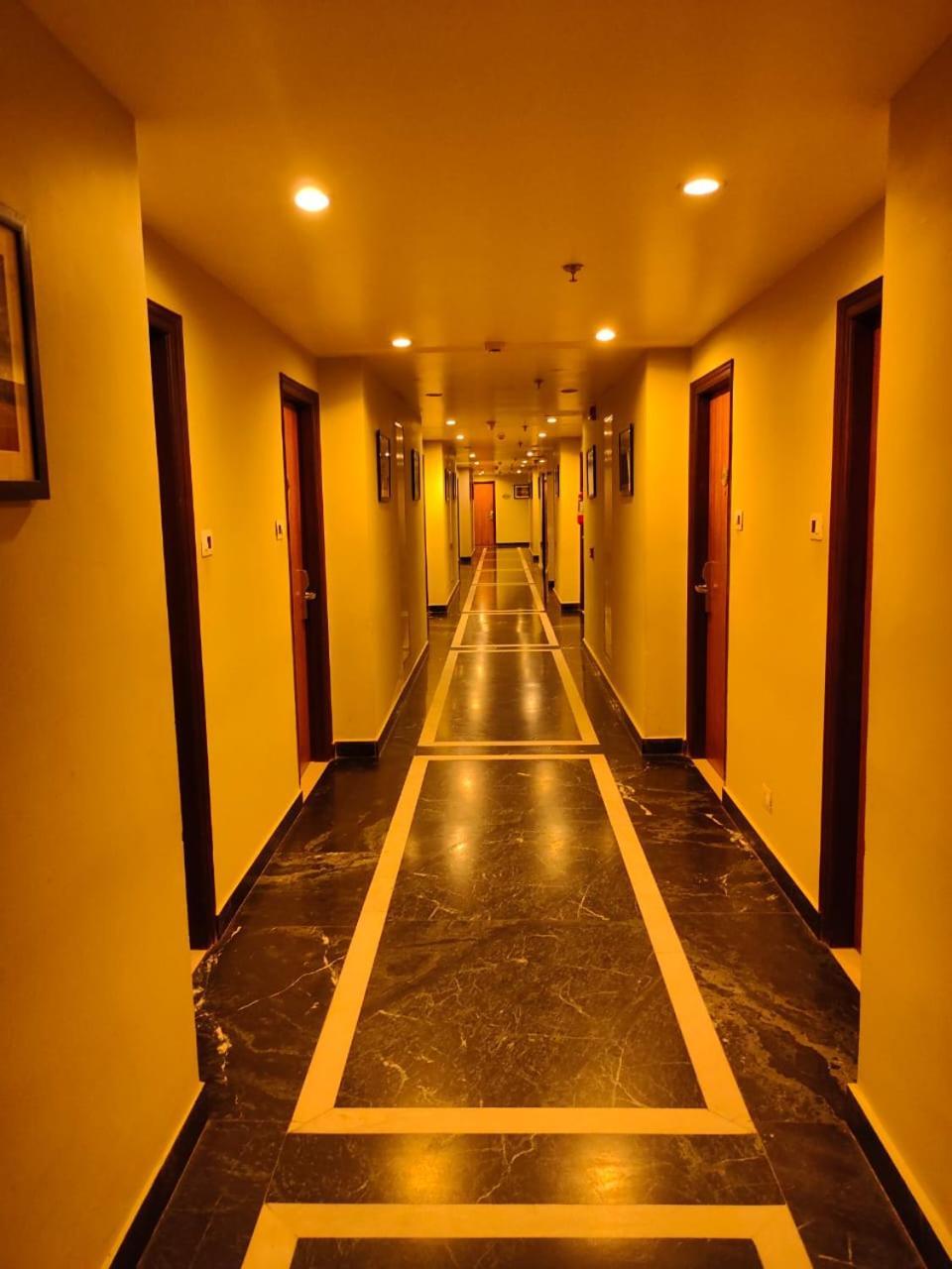 La Franklin Hotel Бхубанешвара Экстерьер фото