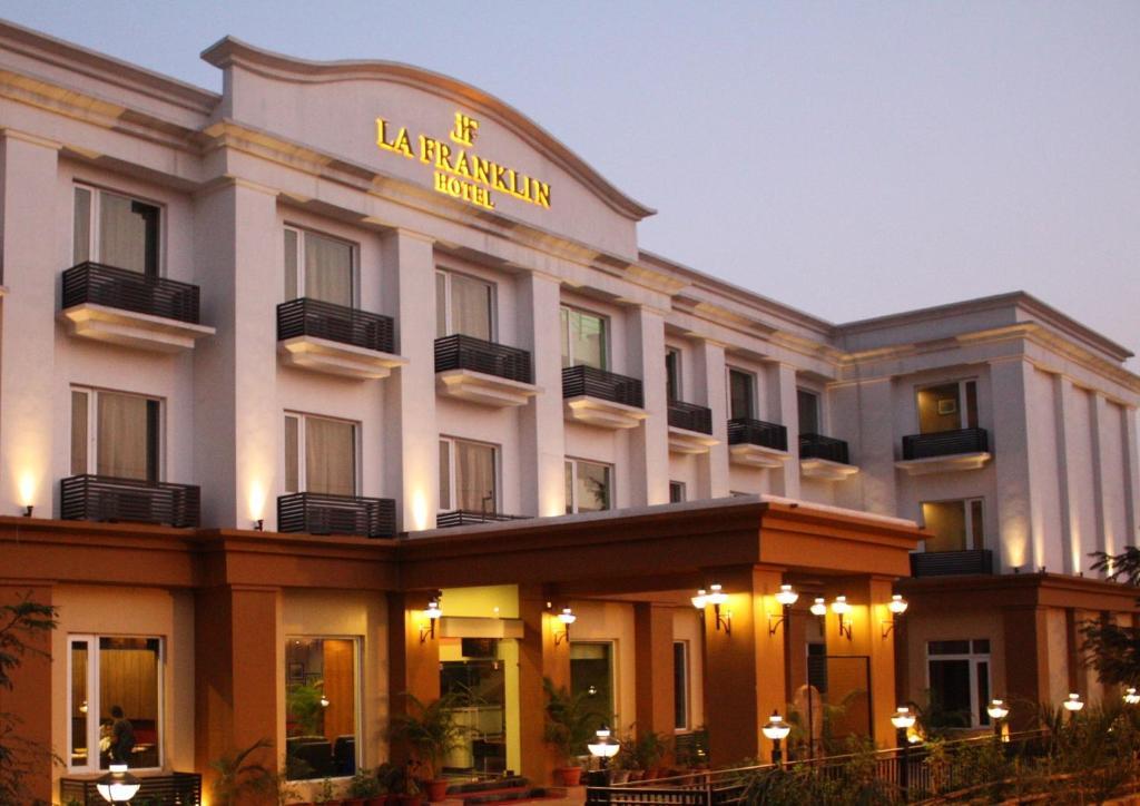 La Franklin Hotel Бхубанешвара Экстерьер фото