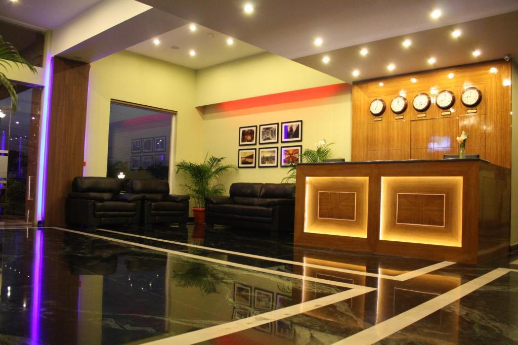 La Franklin Hotel Бхубанешвара Экстерьер фото
